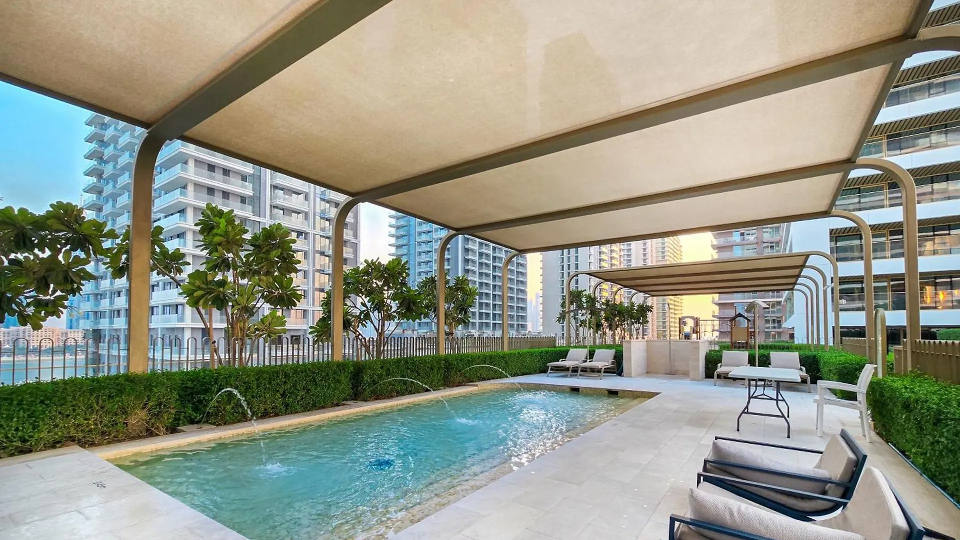 Easygo- Luxury 1Bdr With Beach Access- Emaar Beach Front Dubai Apartment